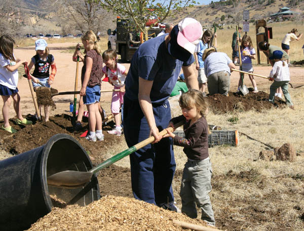 Bren Triplett and his 4-year-old daughter Caroline, who is in pre-Kindergarten at Howbert Elementary, help plant 
four new Toba Hawthorn trees in a grove at the southeast end of Rock Ledge Ranch as part of Earth Day activities April 19. Howbert School and Howbert Brownie 
Troop #476 each donated a Toba tree.
Westside Pioneer photo