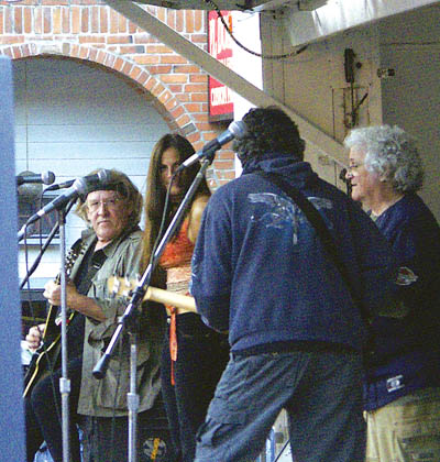 Paul Kantner (left) trades licks with Slick Aguilar (back to camera) in conjunction with singers Mangano and David Freiberg
