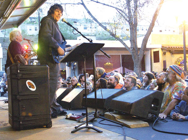 Freiberg and Aguilar play to the crowd
