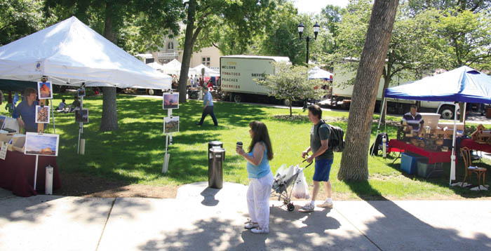 Trucks and and booths from the Farmers� Market on 24th
Street can be seen beyond the �Art & Crafts in Bancroft Park� booths June 21.
Westside Pioneer photo