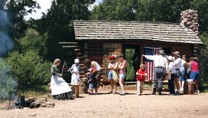 Rock Ledge Ranchs Galloway Cabin had its share of visitors
during the July 4 festivities, which drew about 2,000 people
to the city-owned historic site.
Westside Pioneer photo