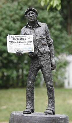 �The Newsman,� a 1977 Michael Garman sculpture, hawks a current Westside publication. 
Westside Pioneer photo