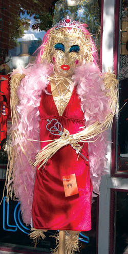 They really ought to meet � this year�s Old Colorado City scarecrow creations by Nice n� Naughty (left) and 
Squash Blossom Art Gallery.
Westside Pioneer photos