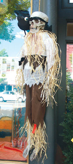 They really ought to meet - this year's Old Colorado City scarecrow creations by Nice n' Naughty (left) and Squash 
Blossom Art Gallery.
Westside Pioneer photos