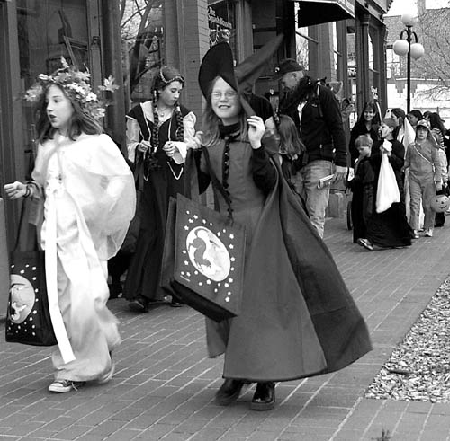 The photo above is from Old Colorado City�s Safe Treats in 2004, when it was estimated that a little over 1,000 kids 
trick-or-treated. This year organizers anticipate nearly three times that many.
Westside Pioneer file photo